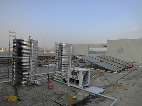 新興縣人民醫(yī)院1.5噸保溫水箱安裝現(xiàn)場